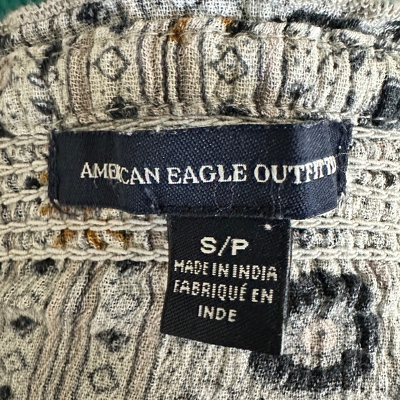 AEO Greige Navy Floral Flutter Sleeve Top Size Small - Picture 5 of 6